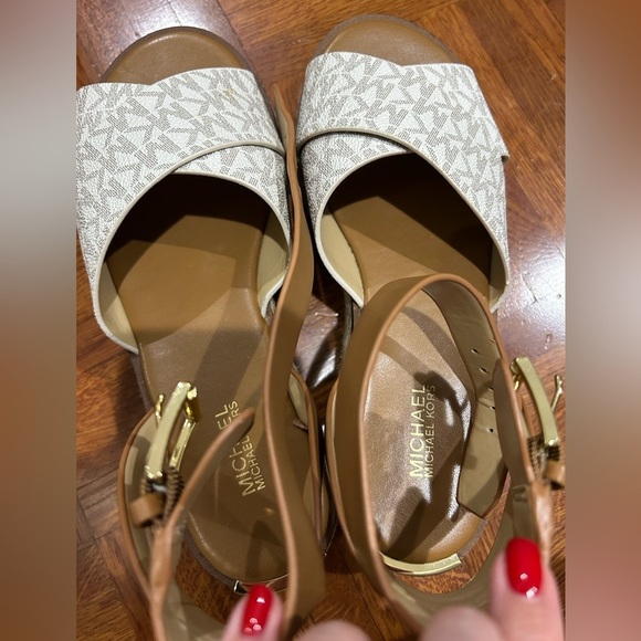 Michael Kors Sandal - Picture 5 of 10